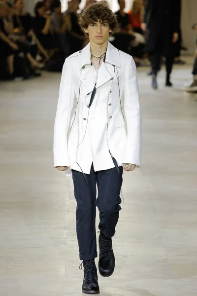 Look 3